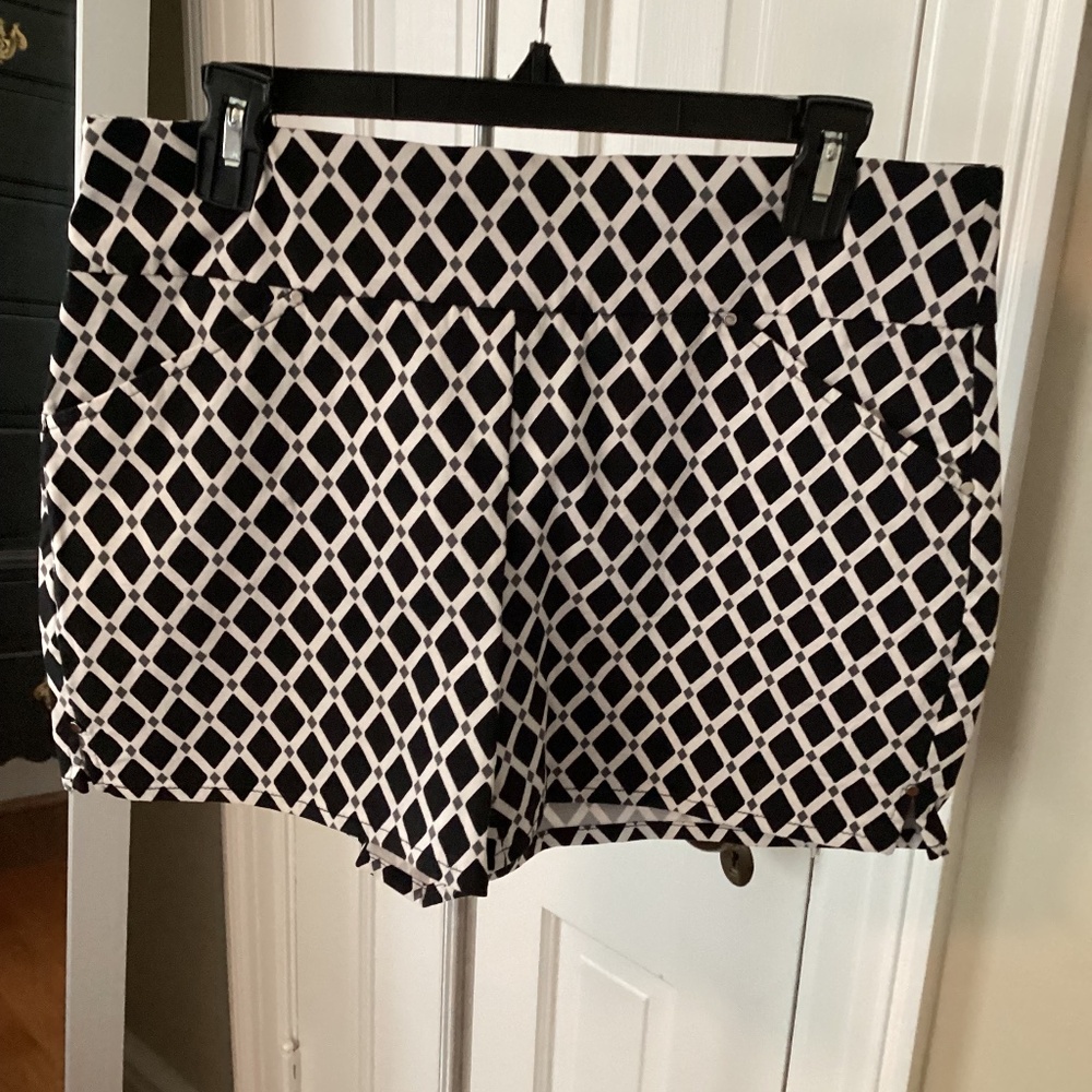 M25 - INC - International Concept Dress Shorts, Diamond Pattern, 10